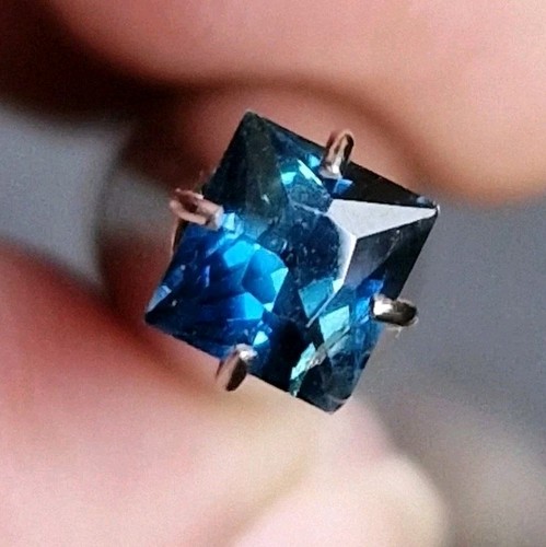Unbeheizter blauer saphir - blauer,