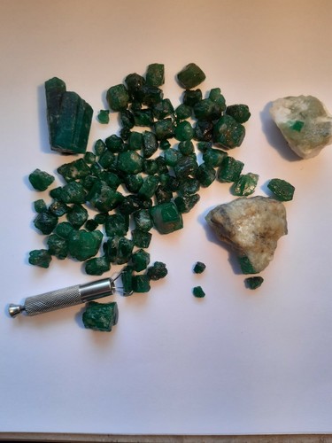 390 400ct emerald - emerald, lot